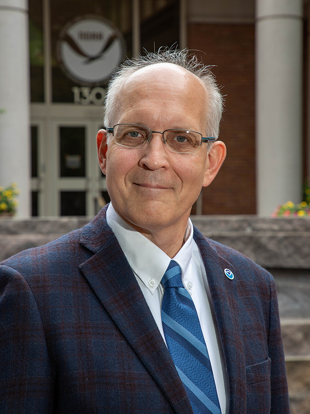 Portrait photo of Dr. Stephan Smith