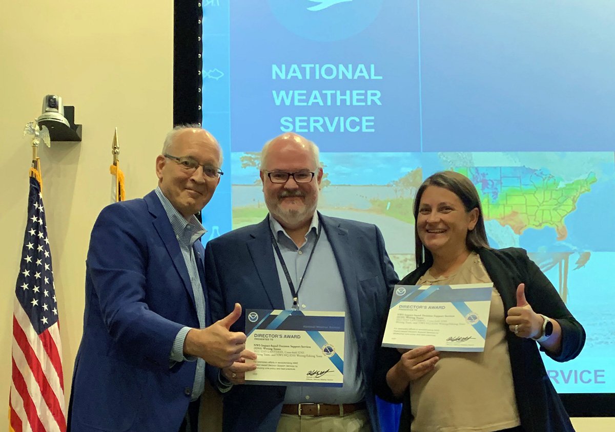 Photo of Dr. Steve Smith with Rich Bandy, MDL Director and Katie Edwards, STI Portfolio Manager holding their  2023 Cline award