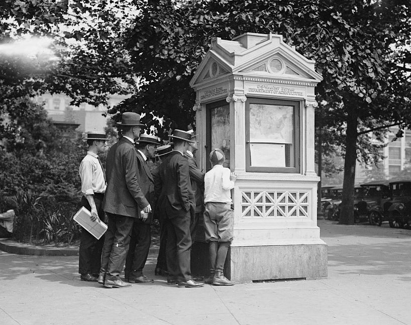 Weather Bureau kiosk in downtown Washington, D.C., in 1923 (Library of Congress photo)